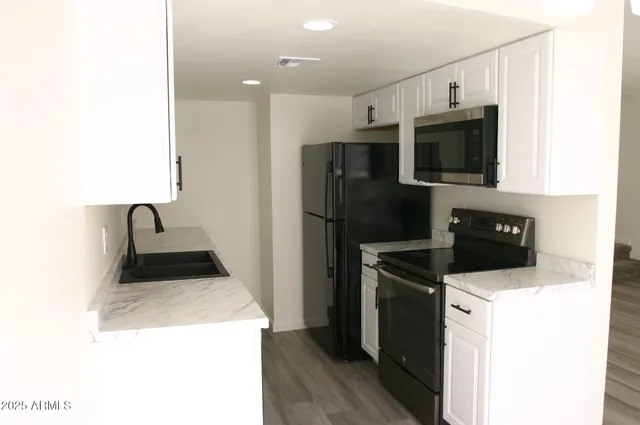 $1,595 | 860 East Brown Road, Unit 6, Mesa, AZ 85203