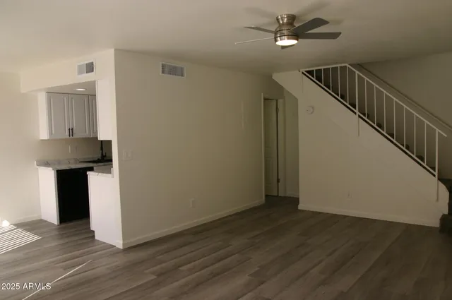 $1,595 | 860 East Brown Road, Unit 6, Mesa, AZ 85203