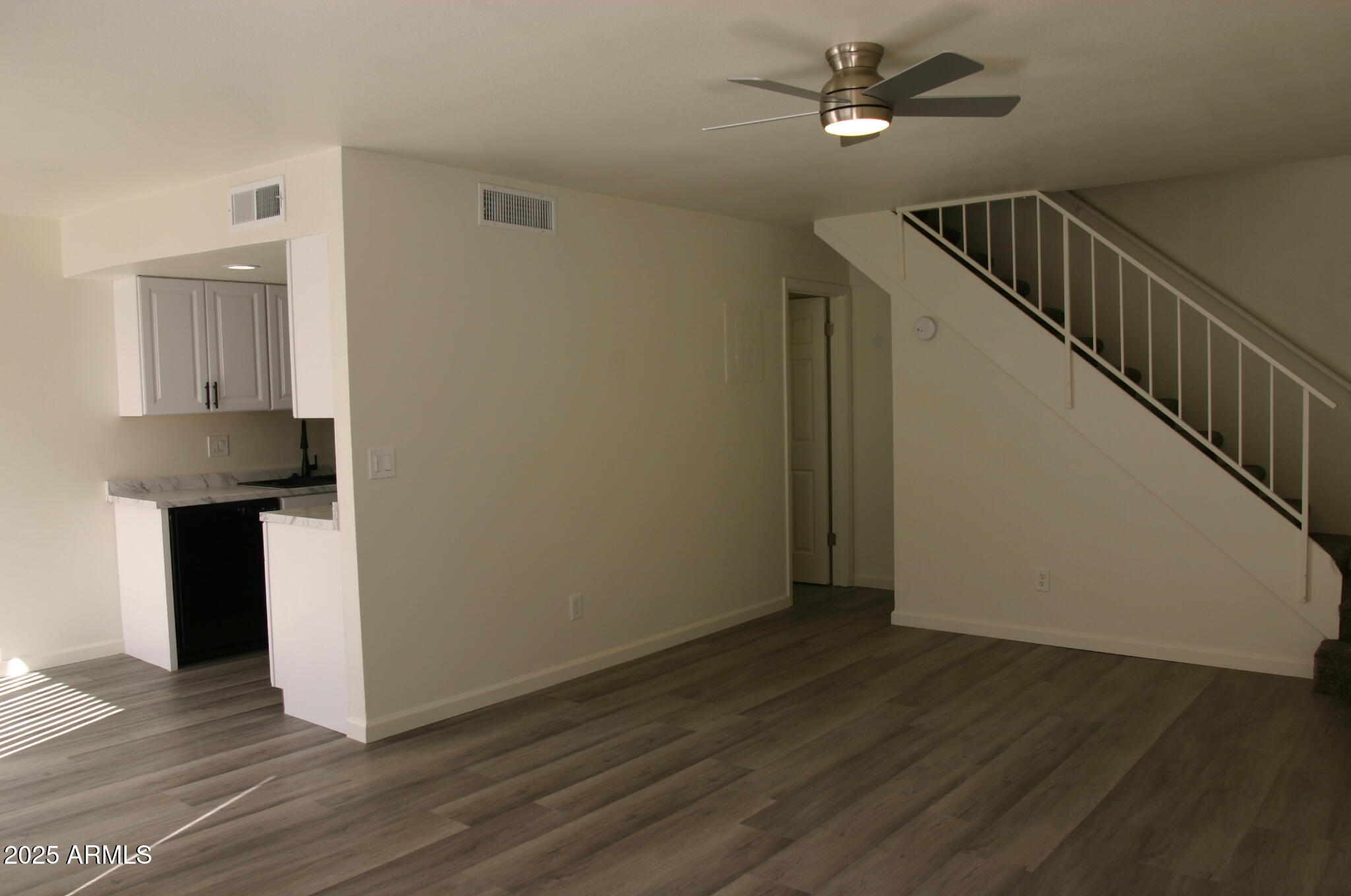 860 East Brown Road, Unit 6 Mesa, AZ 85203 - Photo 6 of 33 IMG_0014