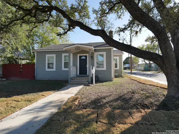 $1,800 | 1142 West Lynwood Avenue, San Antonio, TX 78201