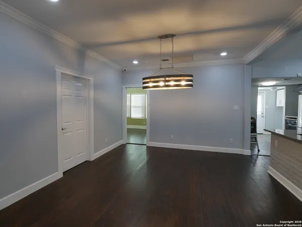 $1,800 | 1142 West Lynwood Avenue, San Antonio, TX 78201
