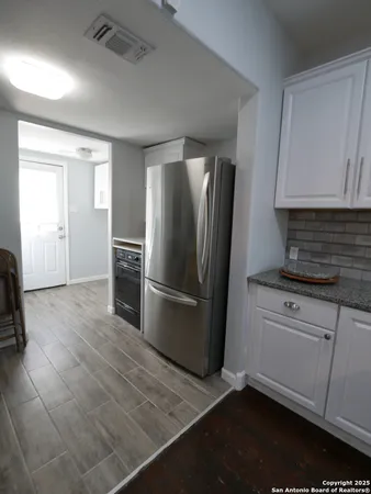 $1,800 | 1142 West Lynwood Avenue, San Antonio, TX 78201
