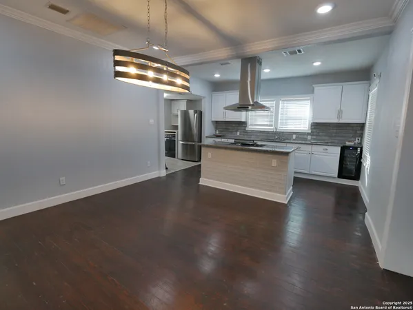 $1,800 | 1142 West Lynwood Avenue, San Antonio, TX 78201