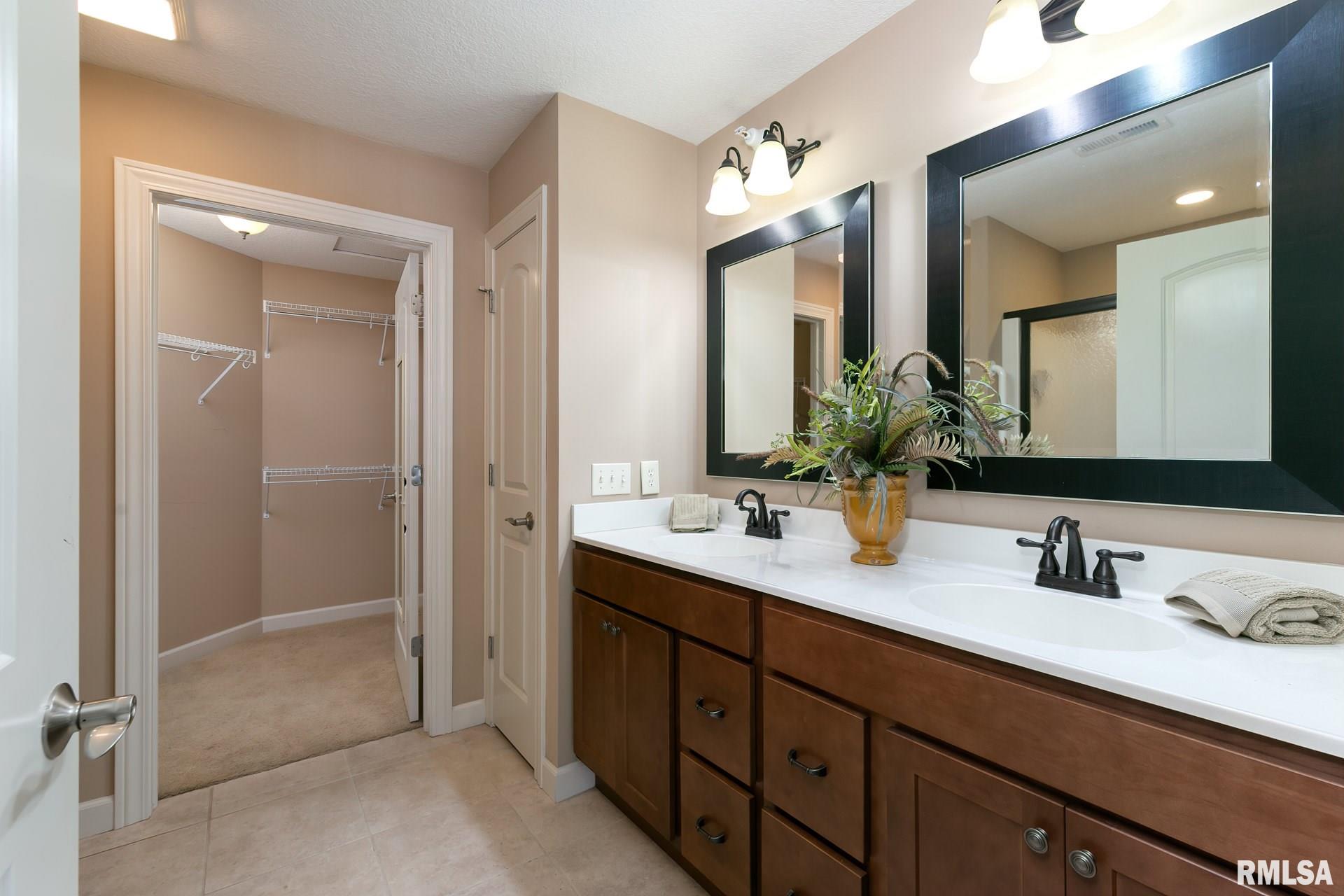 1237 East Kimberly Road Bettendorf, IA 52722 - Photo 19 of 20 Gallery Image 19
