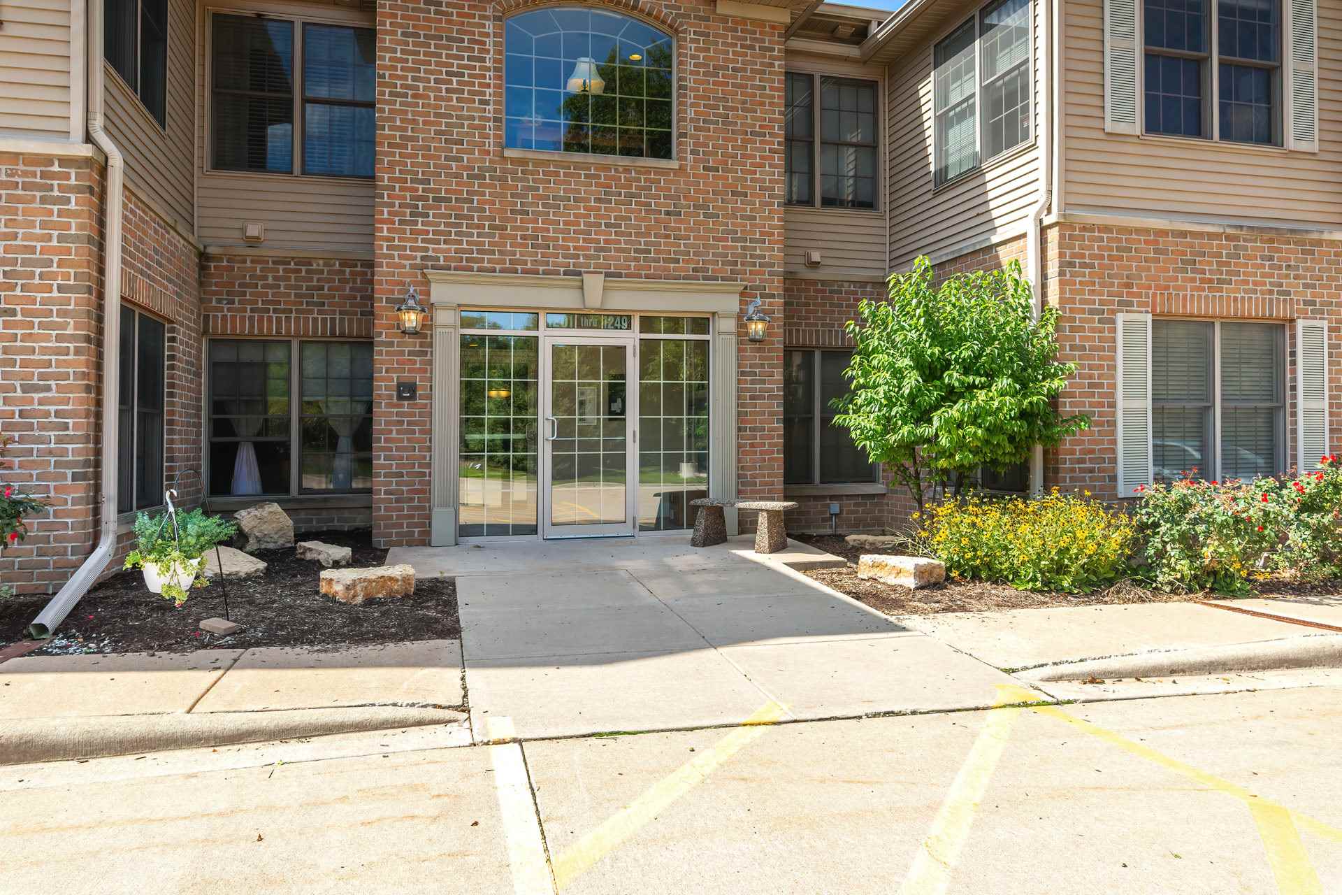 1237 East Kimberly Road Bettendorf, IA 52722 - Photo 3 of 20 Gallery Image 3