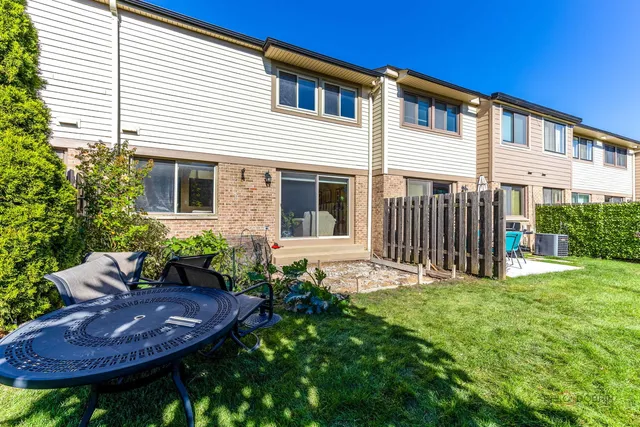 $3,000 | 707 Mallard Lane, Unit 707, Deerfield, IL 60015