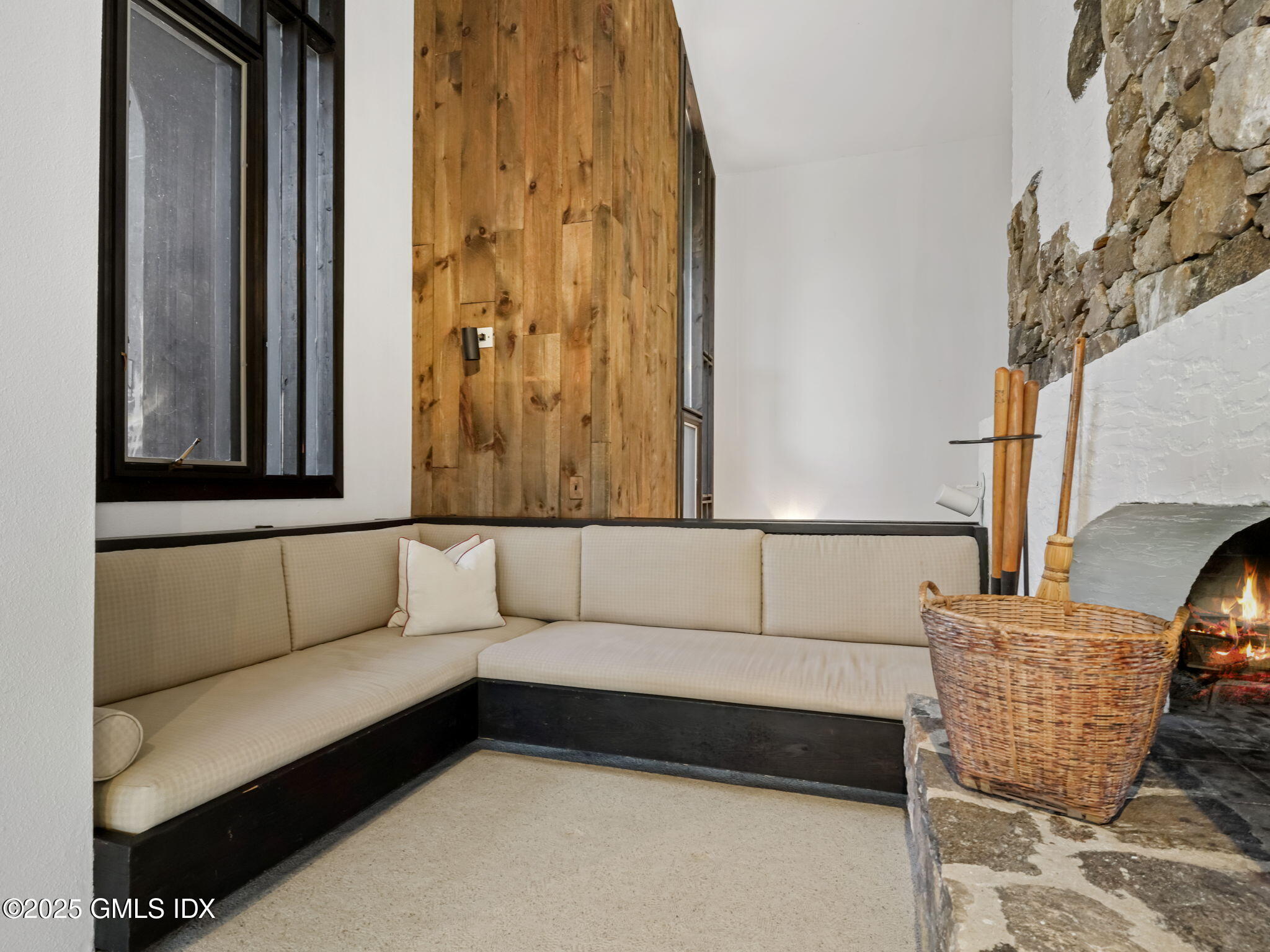 484 Cognewaugh Road Cos Cob, CT 06807 - Photo 7 of 35 19-web-or-mls-484-cognewaugh-rd