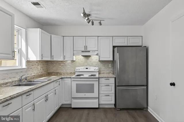 $370,000 | 4530 Appledale Court, Marshall, VA 20115