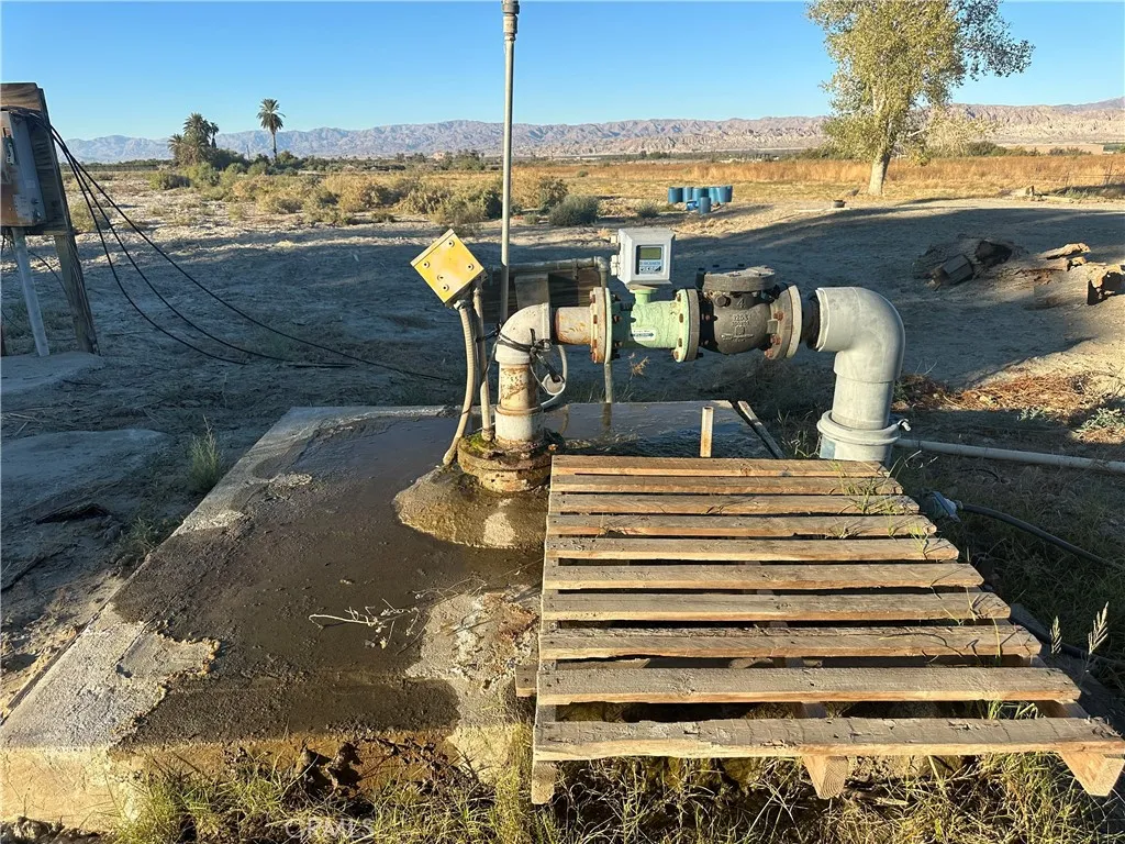 90701 68th Thermal, CA 92274 - Photo 2 of 6 a view of a balcony with an ocean