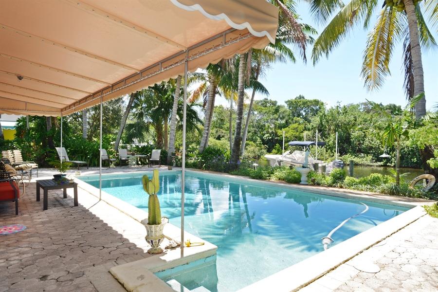 632 Inlet Road North Palm Beach, FL 33408 - Photo 5 of 9 pool with water