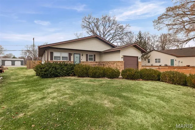 $174,900 | 9 North Main Street, Moro, IL 62067