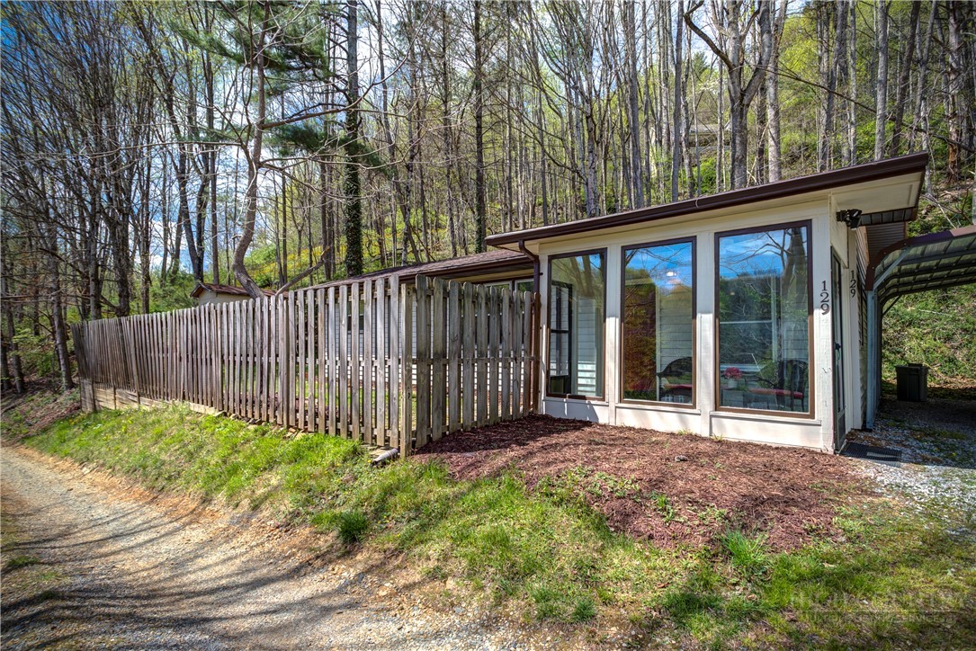 129 J L Norris Drive Boone, NC 28607 - Photo 4 of 35