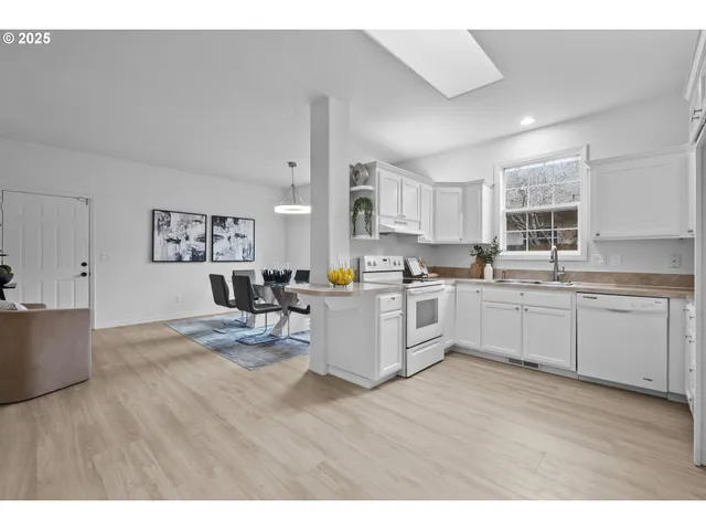 $467,900 | 240 Norway Street, Silverton, OR 97381