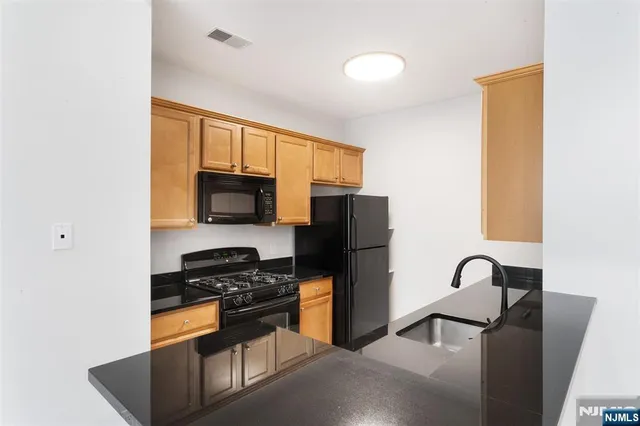 $3,575 | 1100 Sterling Drive, Unit 710, Franklin Lakes, NJ 07417