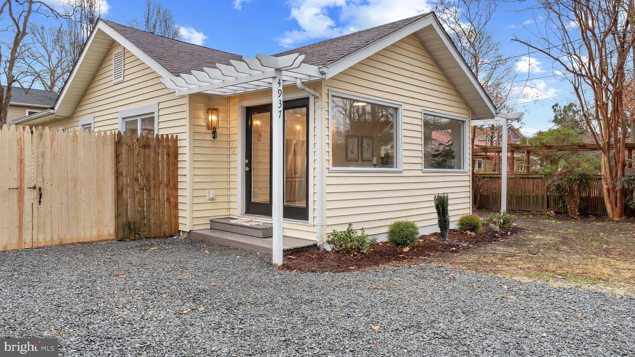 4937 Aspen Street Shady Side, MD 20764 - Photo 6 of 40