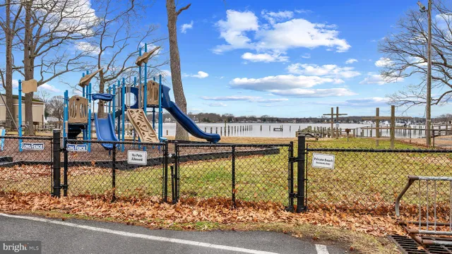 $379,999 | 4937 Aspen Street, Shady Side, MD 20764