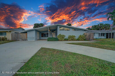 538 Riverside Drive Palm Beach Gardens, FL 33410 - Photo 39 of 52 a front view of house with yard and green space