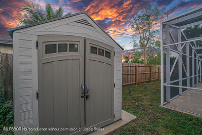 538 Riverside Drive Palm Beach Gardens, FL 33410 - Photo 51 of 52 a backyard of a house