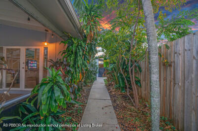 538 Riverside Drive Palm Beach Gardens, FL 33410 - Photo 52 of 52 a view of a pathway with plants
