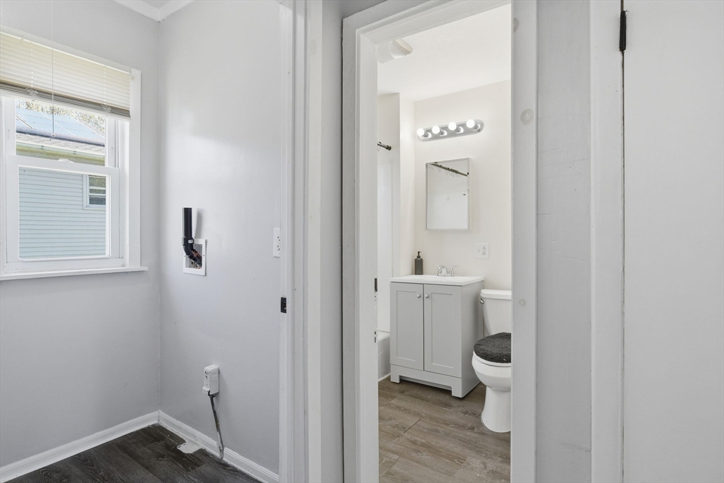 25 Victoria Street Springfield, MA 01104 - Photo 23 of 42