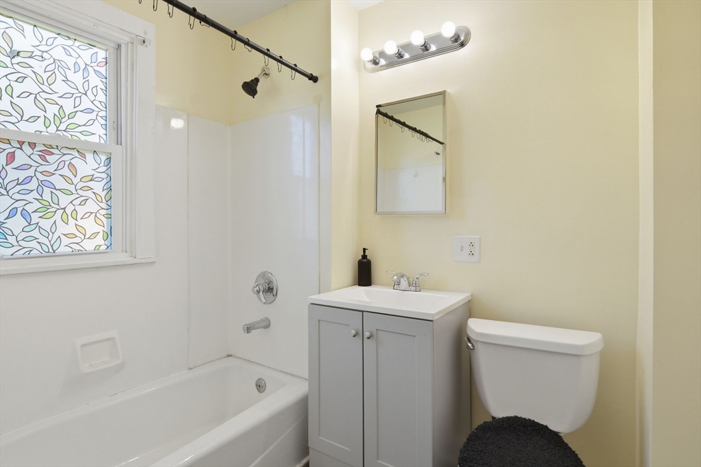 25 Victoria Street Springfield, MA 01104 - Photo 27 of 42