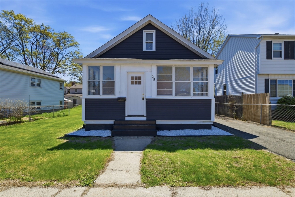 25 Victoria Street Springfield, MA 01104 - Photo 3 of 42