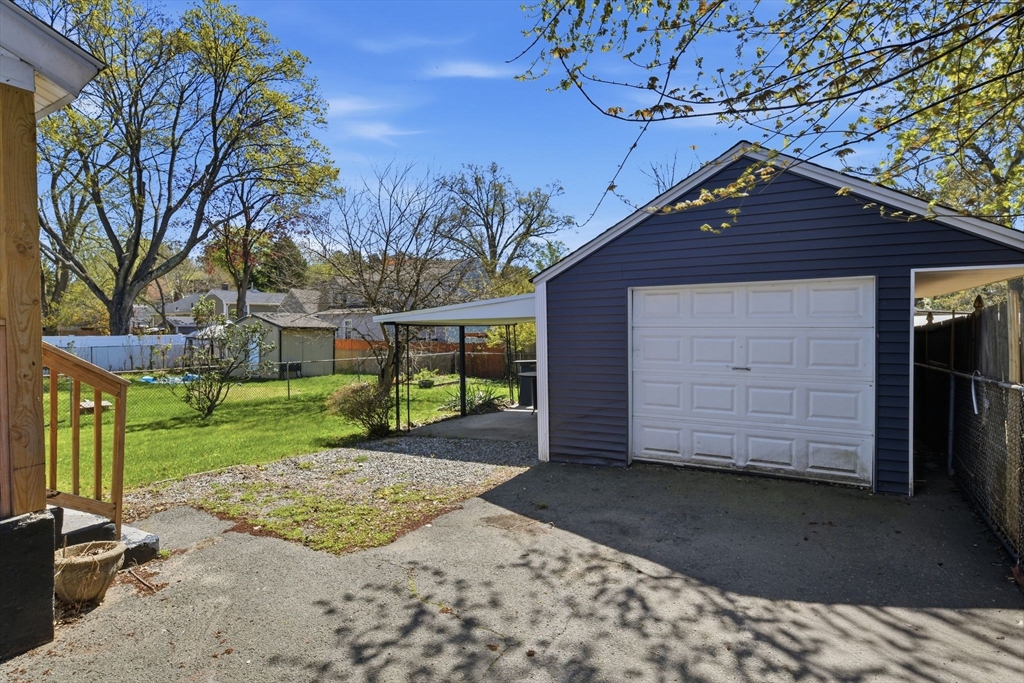 25 Victoria Street Springfield, MA 01104 - Photo 4 of 42