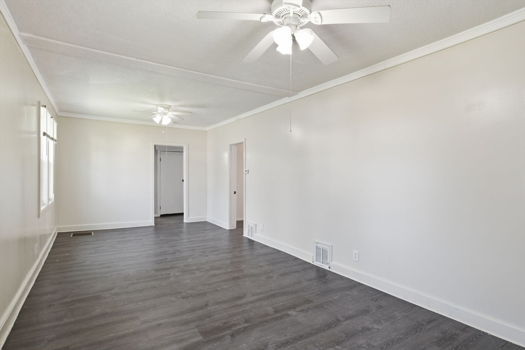 25 Victoria Street Springfield, MA 01104 - Photo 10 of 42