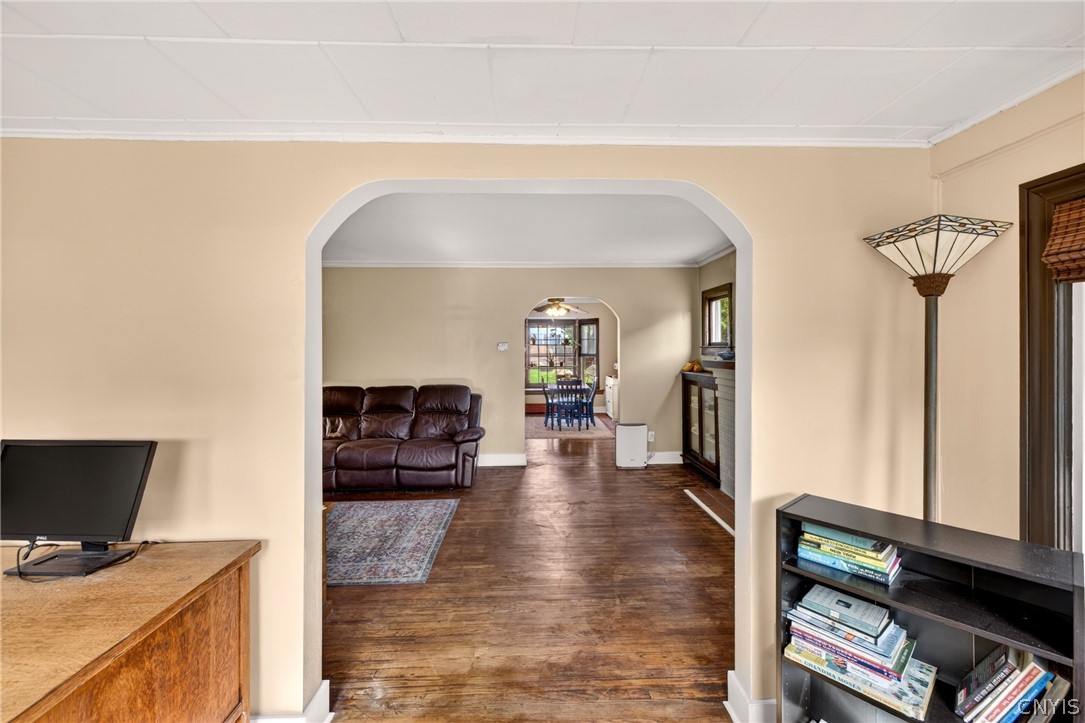 305 Newcastle Road Geddes, NY 13219 - Photo 14 of 29 The lovely arch, so typical of this era