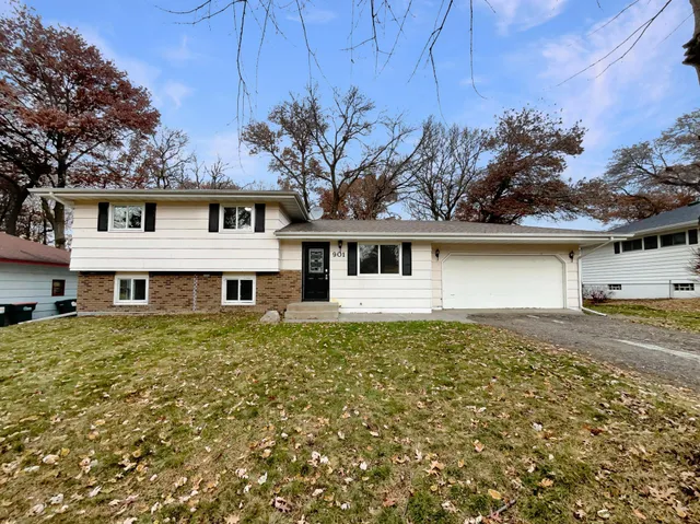 $350,000 | 901 Oak Ridge Point Northeast, Blaine, MN 55434