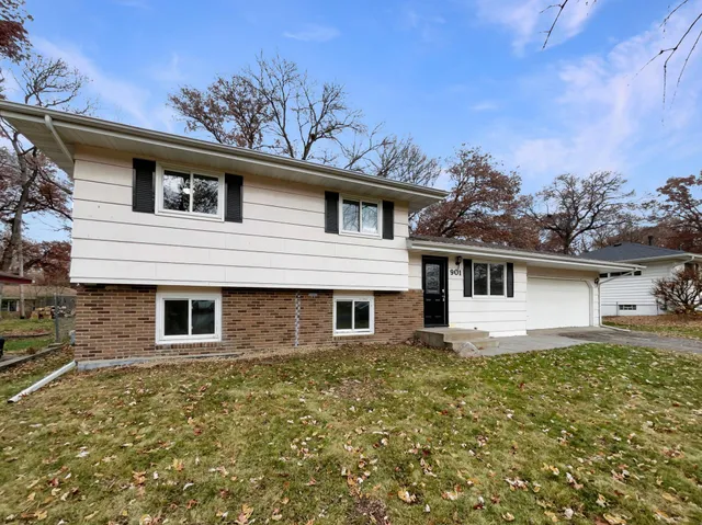 $350,000 | 901 Oak Ridge Point Northeast, Blaine, MN 55434