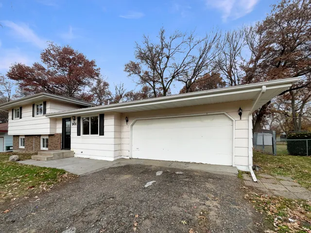 $350,000 | 901 Oak Ridge Point Northeast, Blaine, MN 55434