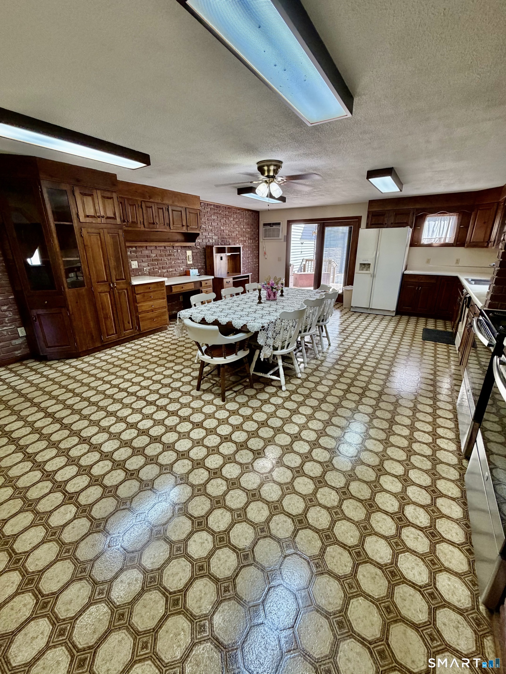232 Lakeside Boulevard East Waterbury, CT 06708 - Photo 9 of 22