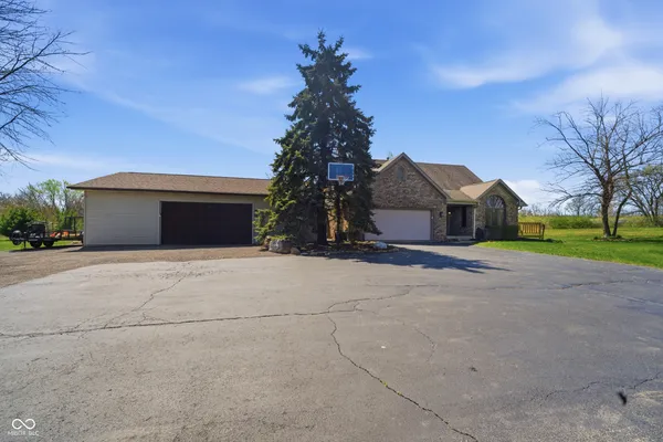 $712,500 | 1889 West County Road 1000 North, Lizton, IN 46149