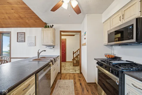 $715,000 | 1889 West County Road 1000 North, Lizton, IN 46149