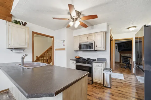 $715,000 | 1889 West County Road 1000 North, Lizton, IN 46149