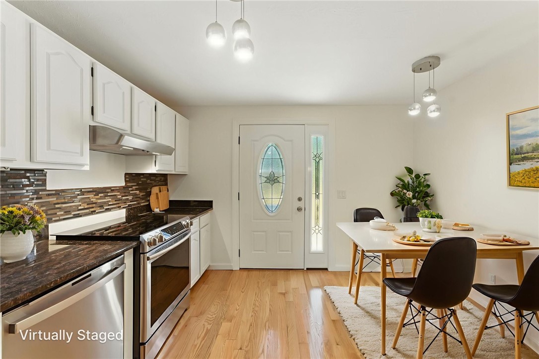 511 Kingstown Road Richmond, RI 02892 - Photo 8 of 37 Kitchen w/dining area