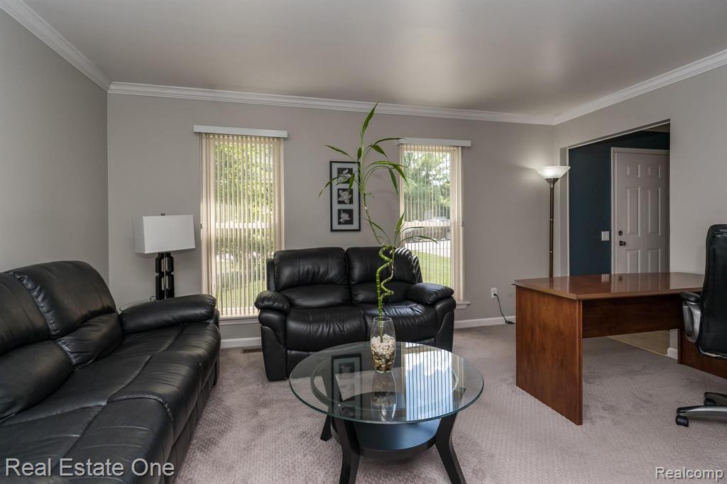 523 Whitney Drive Rochester Hills, MI 48307 - Photo 7 of 34