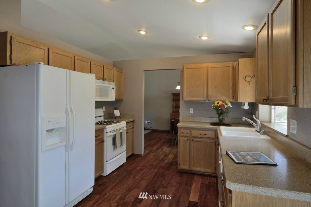 1418 225th Street Southwest Bothell, WA 98021 - Photo 3 of 23