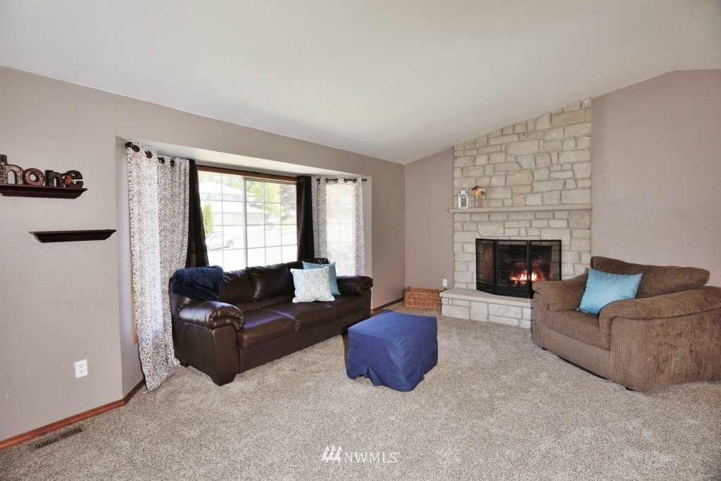 1418 225th Street Southwest Bothell, WA 98021 - Photo 10 of 23