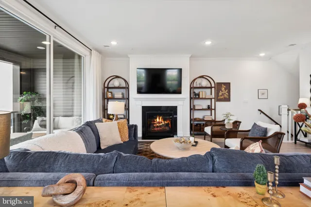 $704,999 | 14938 Deco Circle, Chantilly, VA 20151