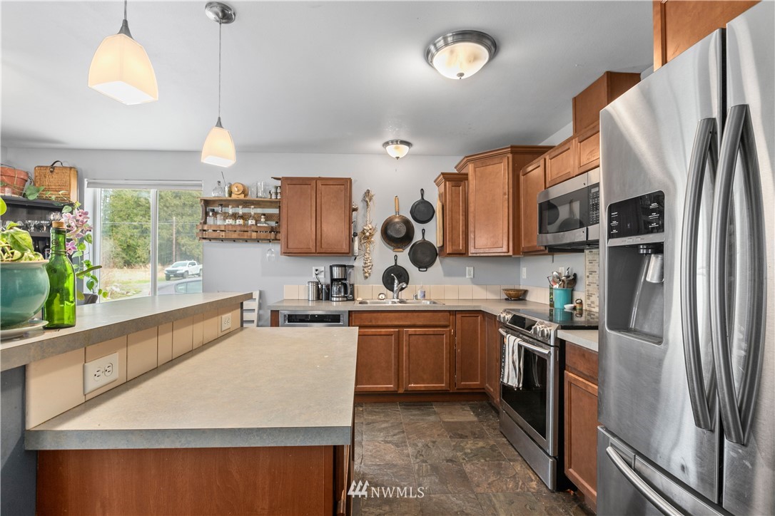 3995 Squalicum Lake Road Bellingham, WA 98226 - Photo 11 of 35 Gallery Image 11