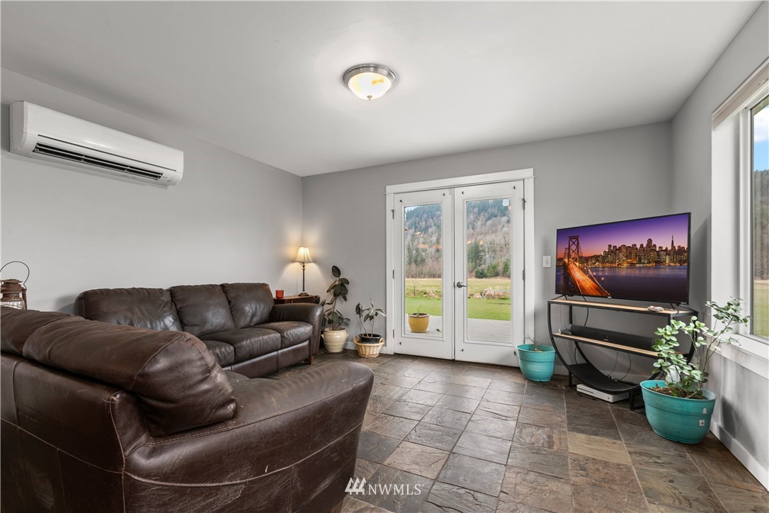 3995 Squalicum Lake Road Bellingham, WA 98226 - Photo 4 of 35 Gallery Image 4