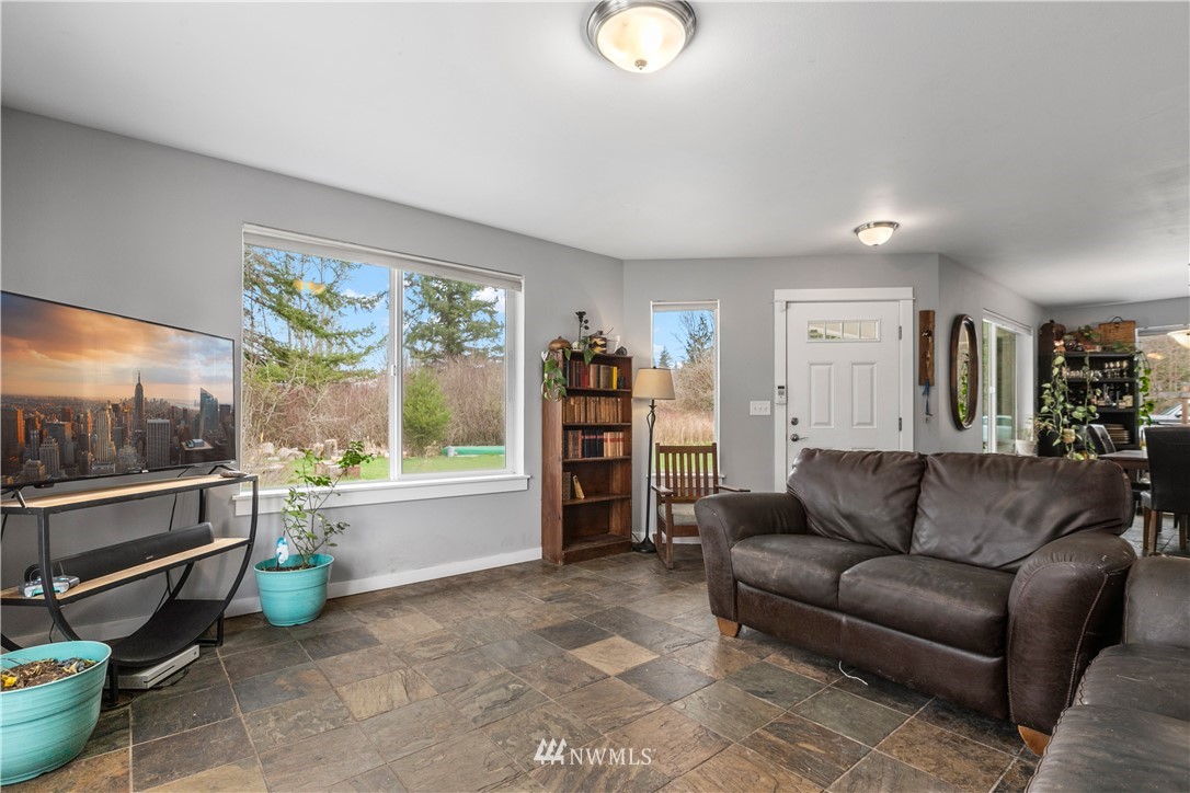 3995 Squalicum Lake Road Bellingham, WA 98226 - Photo 6 of 35 Gallery Image 6