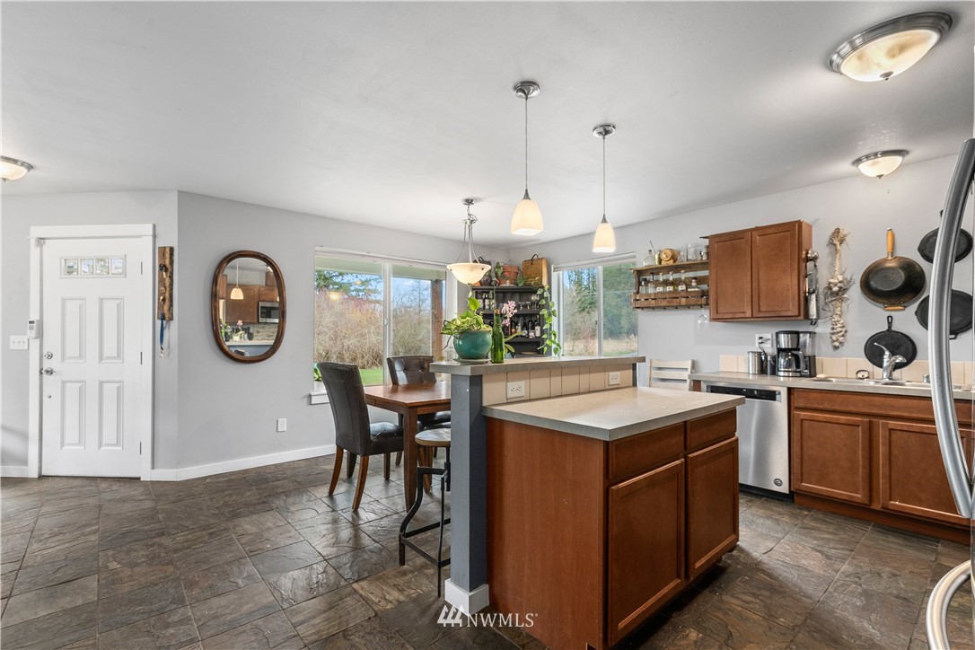 3995 Squalicum Lake Road Bellingham, WA 98226 - Photo 10 of 35 Gallery Image 10