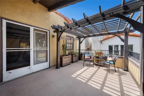 $1,599,000 | 118 Glendora Avenue, Long Beach, CA 90803
