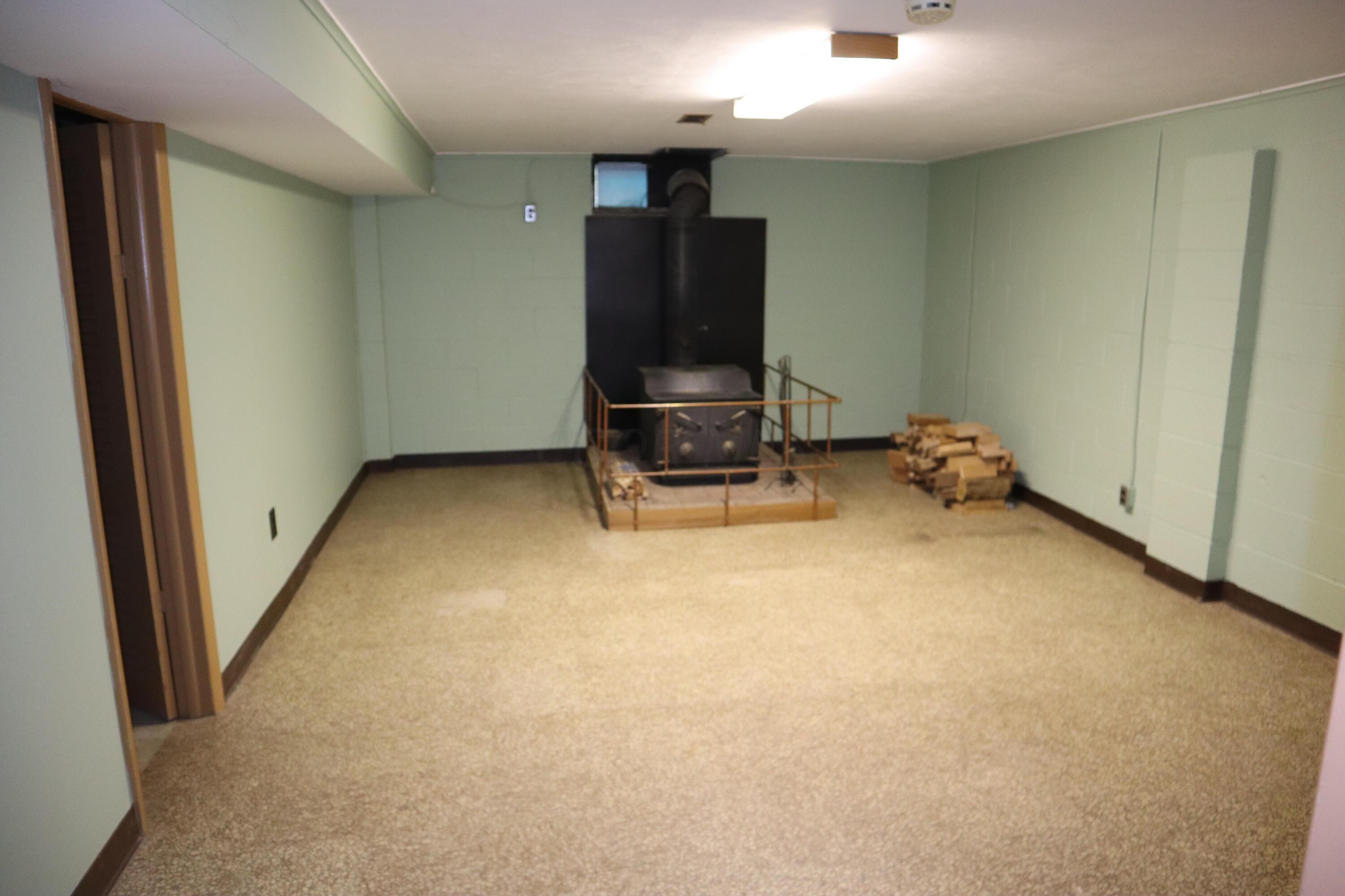 6498 Faircrest Road Columbus, OH 43229 - Photo 20 of 34 IMG_0644