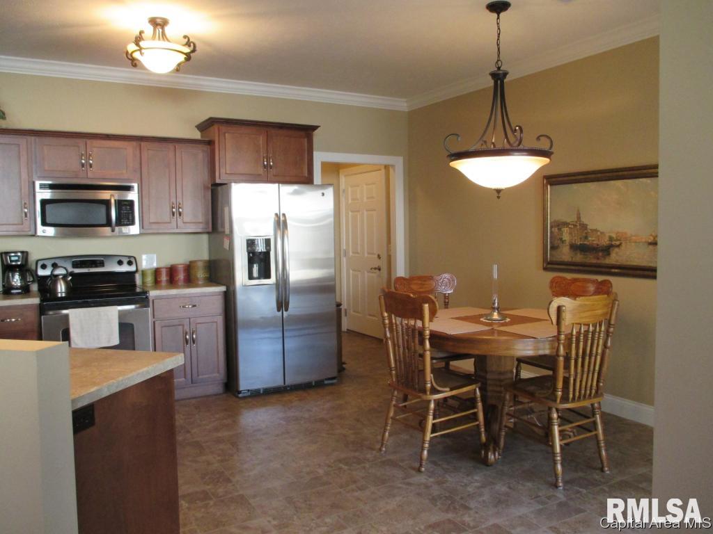 817 Longleaf Court Springfield, IL 62711 - Photo 11 of 32