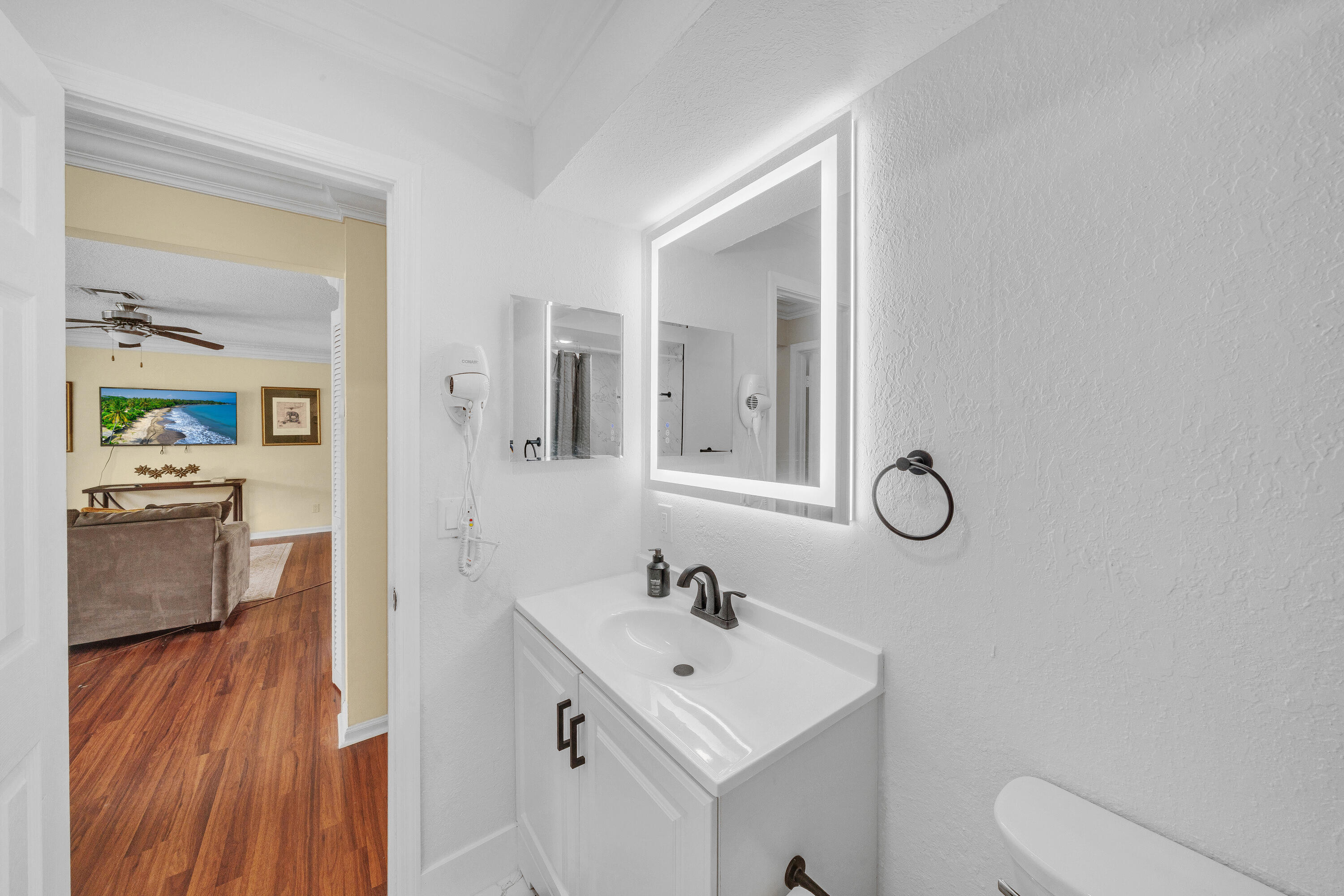 1350 Riverside Circle, Unit 1 Wellington, FL 33414 - Photo 29 of 43 16 Guest Bathroom (2)