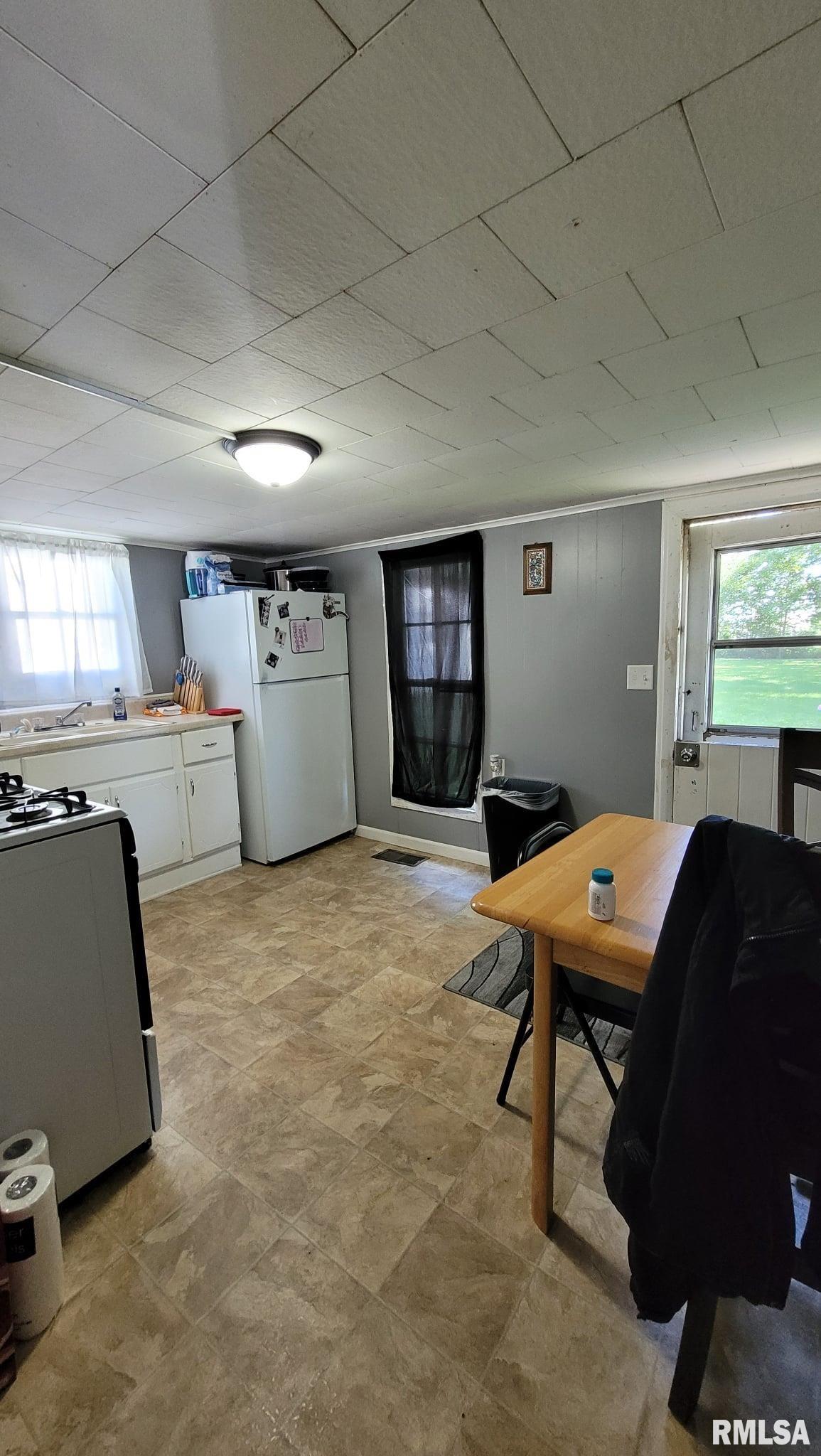 205-207 West Perkins Street Payson, IL 62360 - Photo 3 of 18